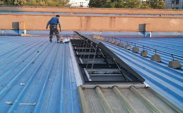 某区域性物流仓储中心嘉峪关排烟窗系统安装项目