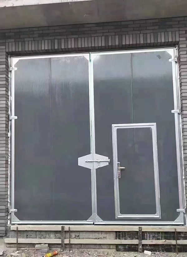 嘉峪关工业平开门在大型设备制造车间的应用实例